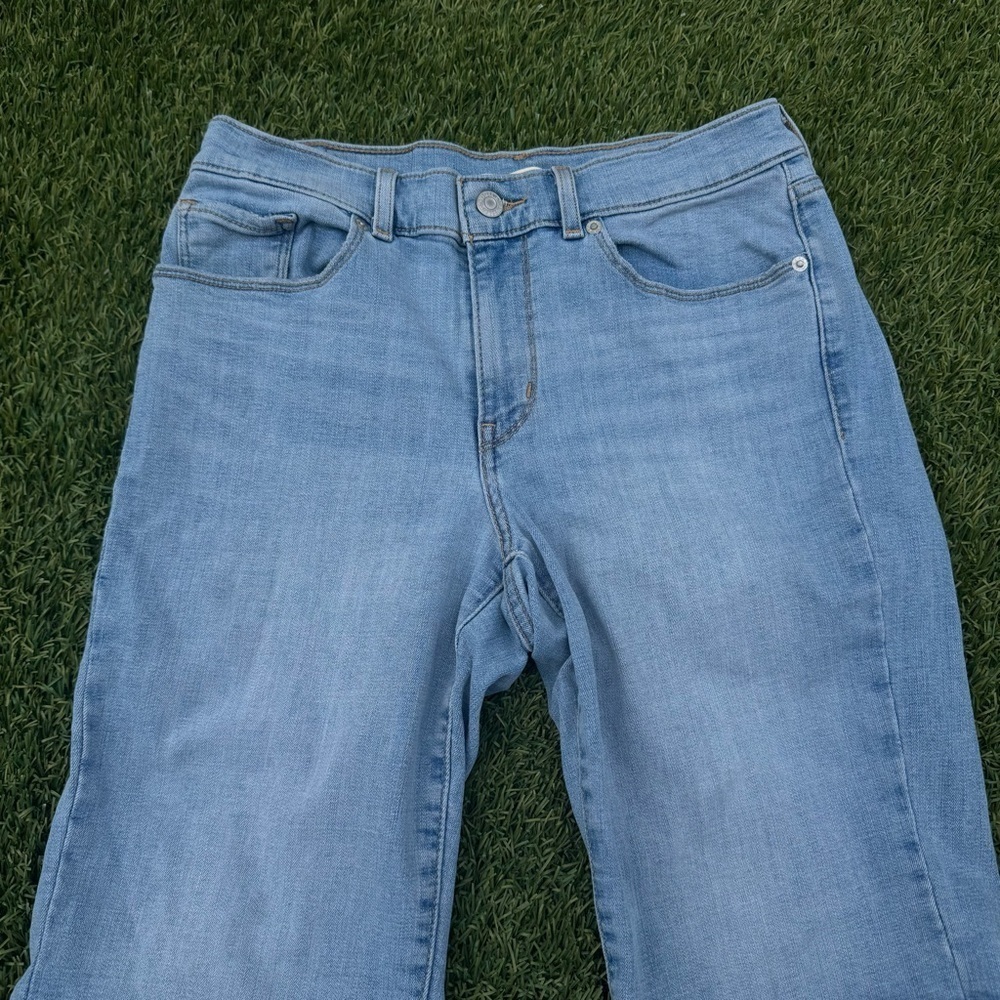 Levi’s Classic Bermuda Shorts - Picture 2 of 10